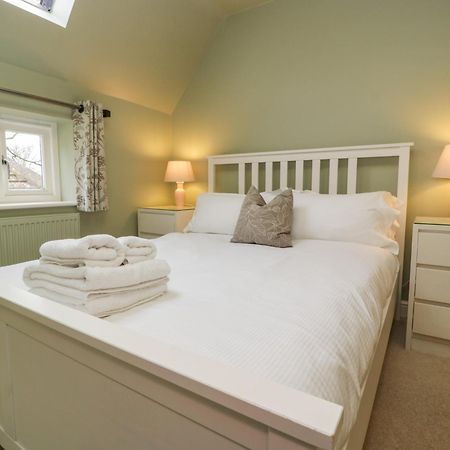 3 Painters Field Villa Cirencester Bagian luar foto
