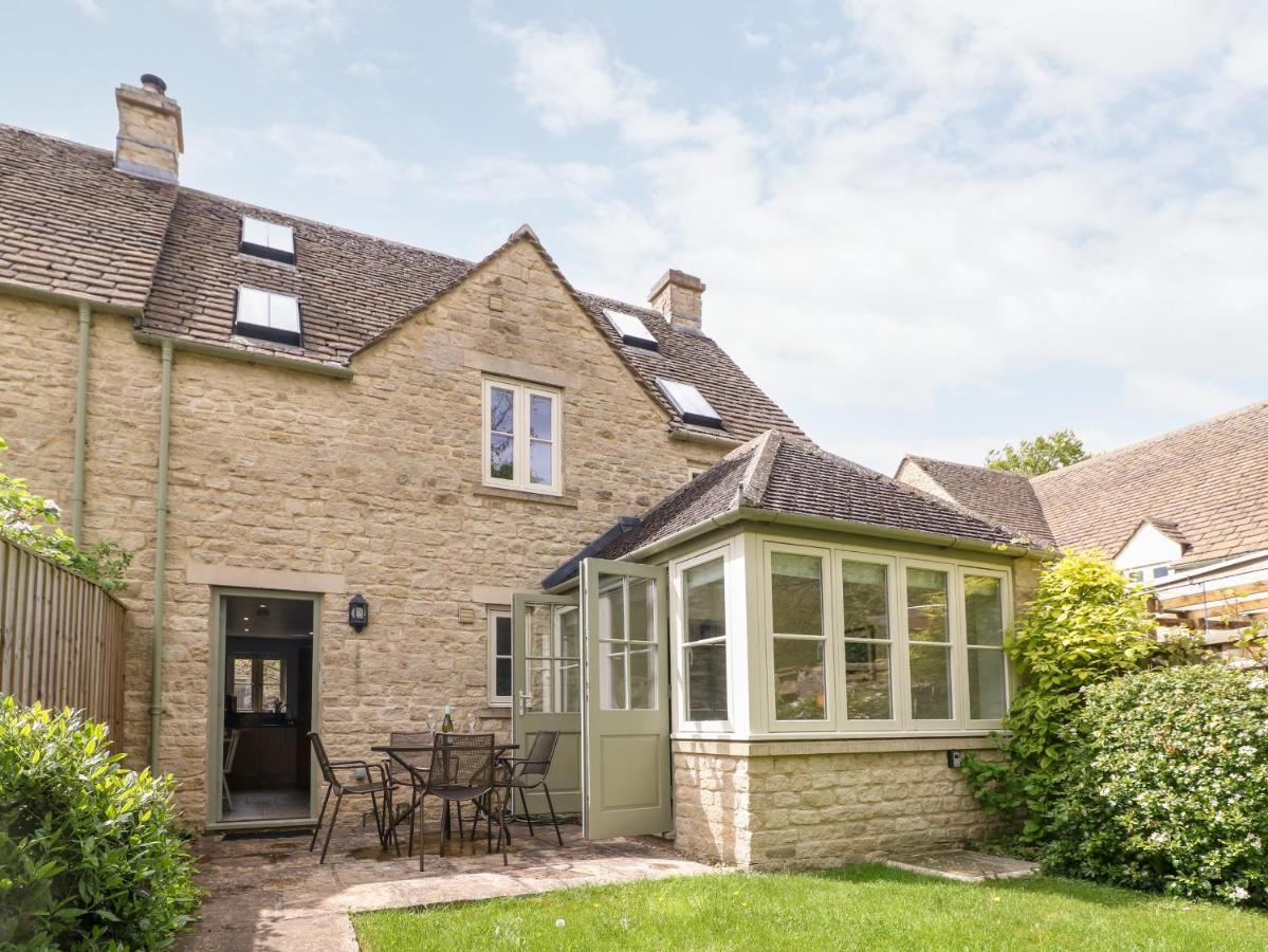 3 Painters Field Villa Cirencester Bagian luar foto