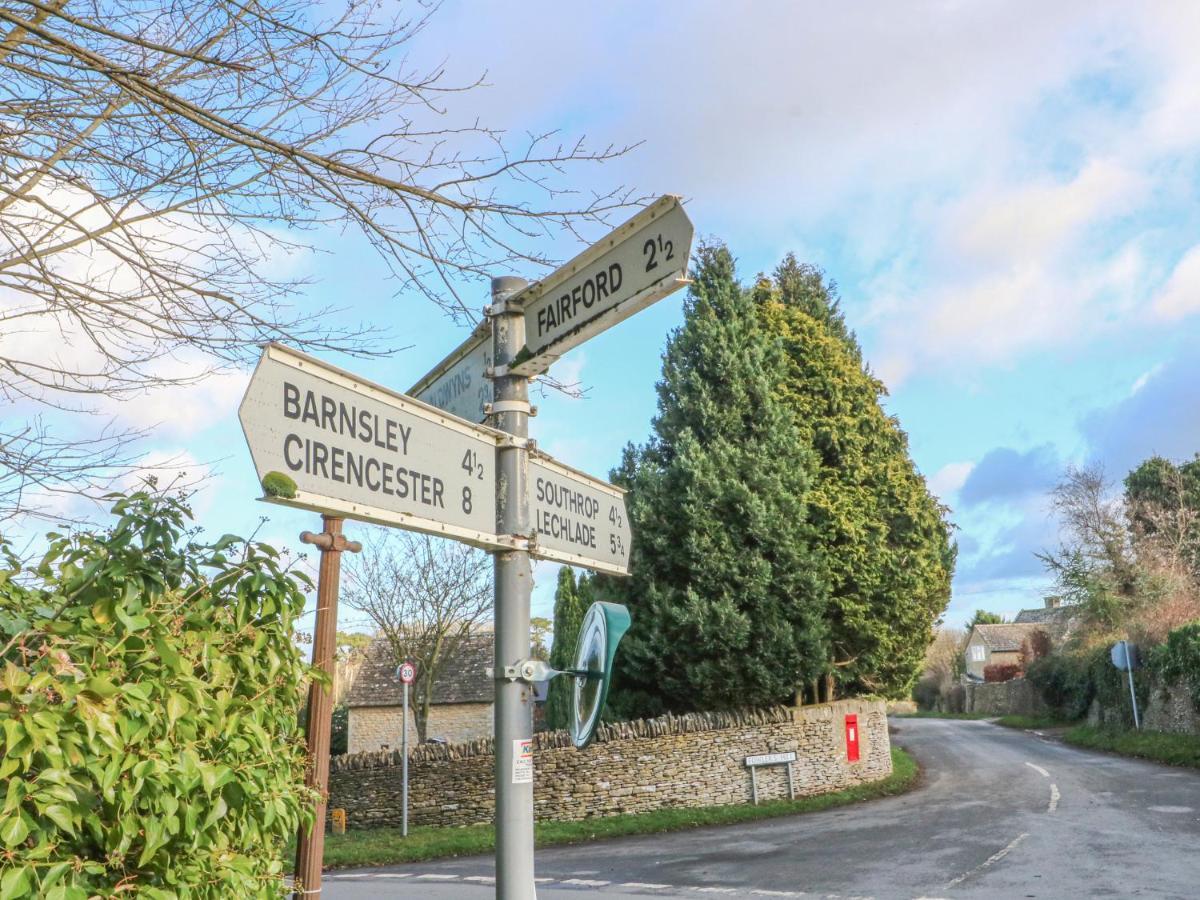 3 Painters Field Villa Cirencester Bagian luar foto